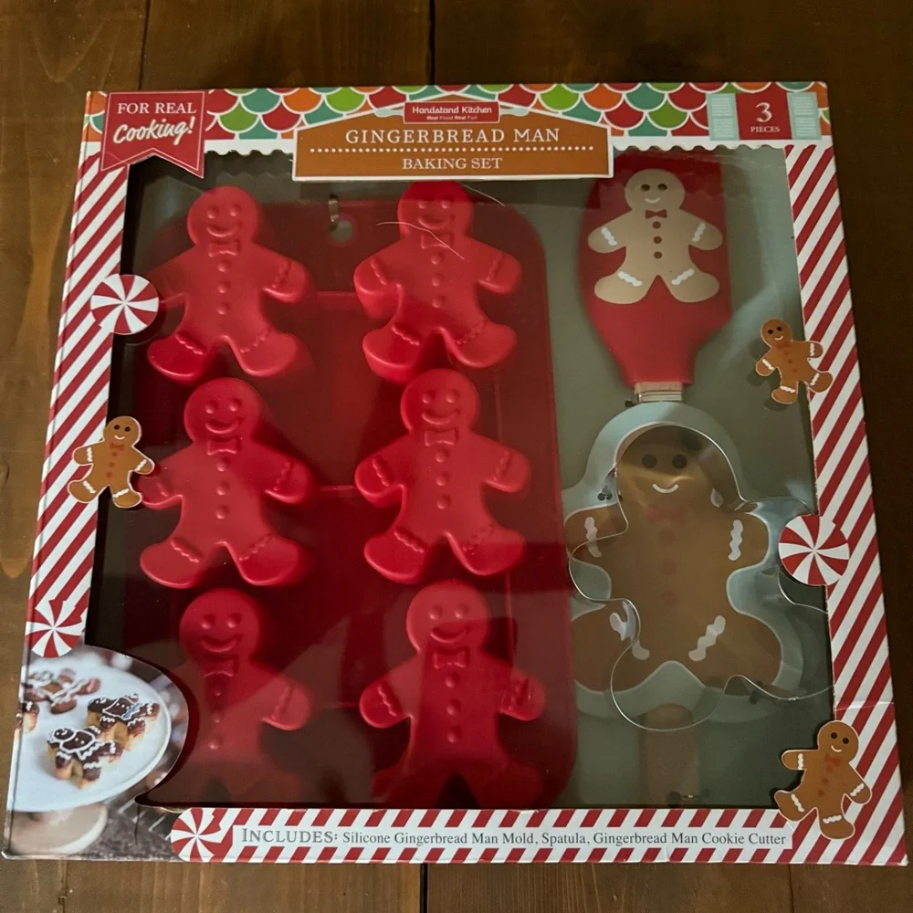 NWT Gingerbread Man Christmas Baking Set
